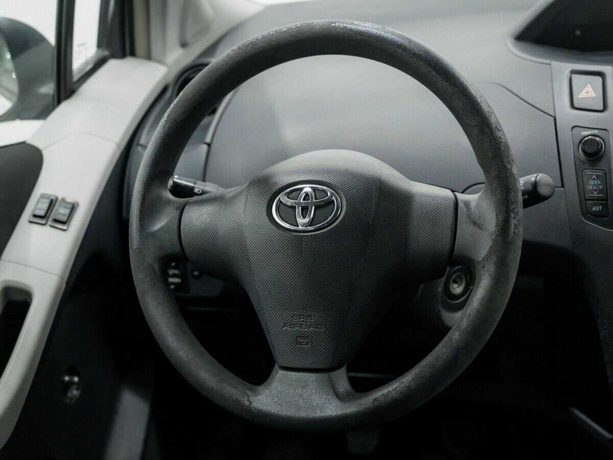 Toyota Yaris с пробегом — 2008 год. Фото: #10