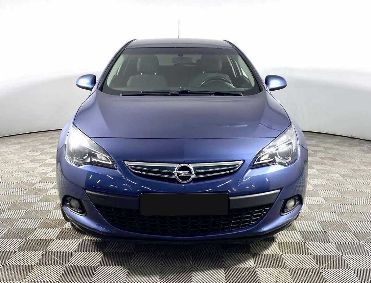 Opel Astra с пробегом — 2013 год. Фото: #1