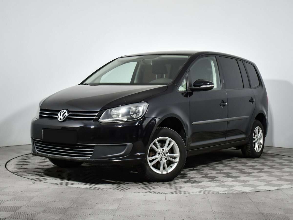 Volkswagen Touran с пробегом — 2010 год. Фото: #0