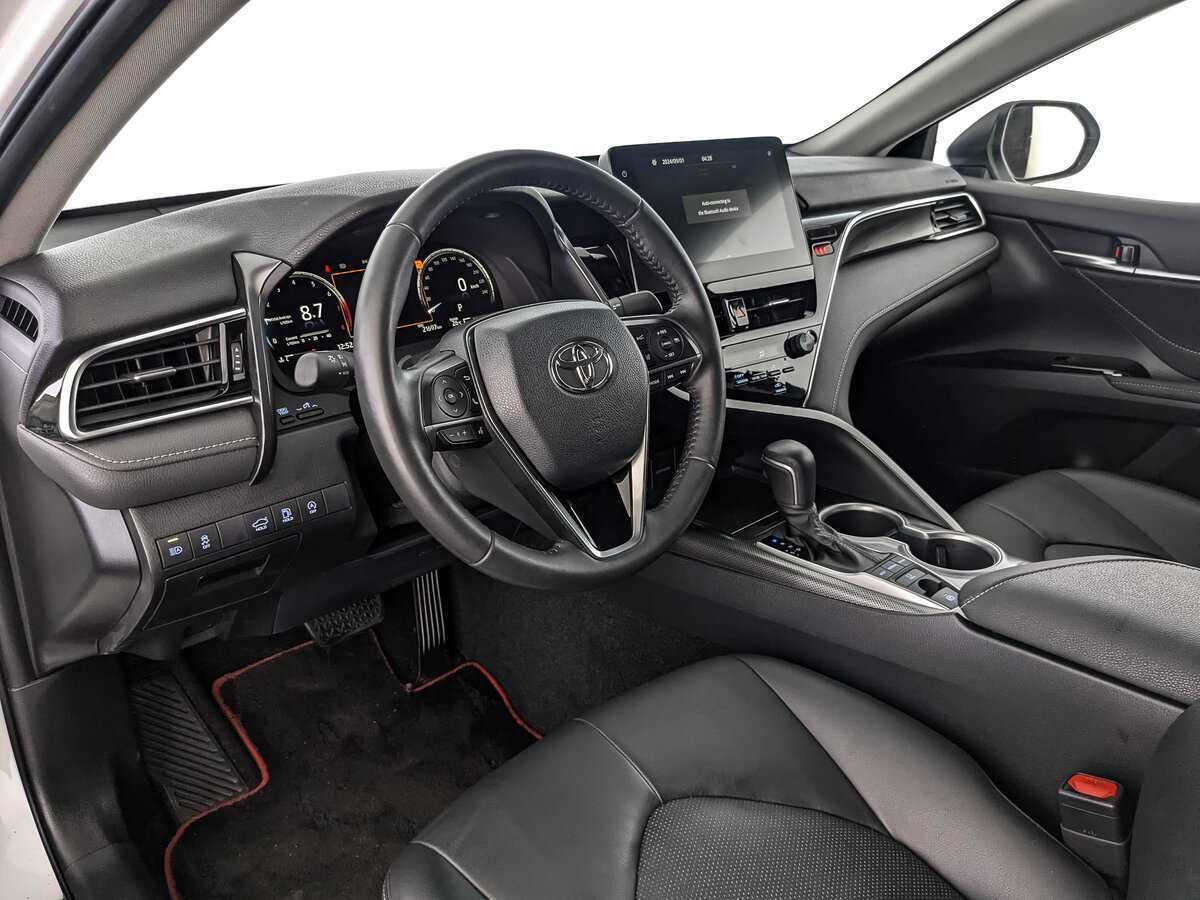 Toyota Camry с пробегом — 2023 год. Фото: #10