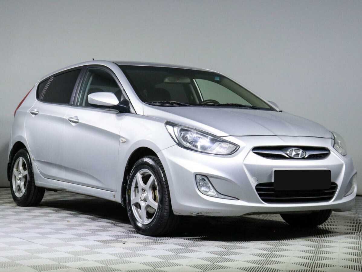 Hyundai Solaris с пробегом — 2011 год. Фото: #2