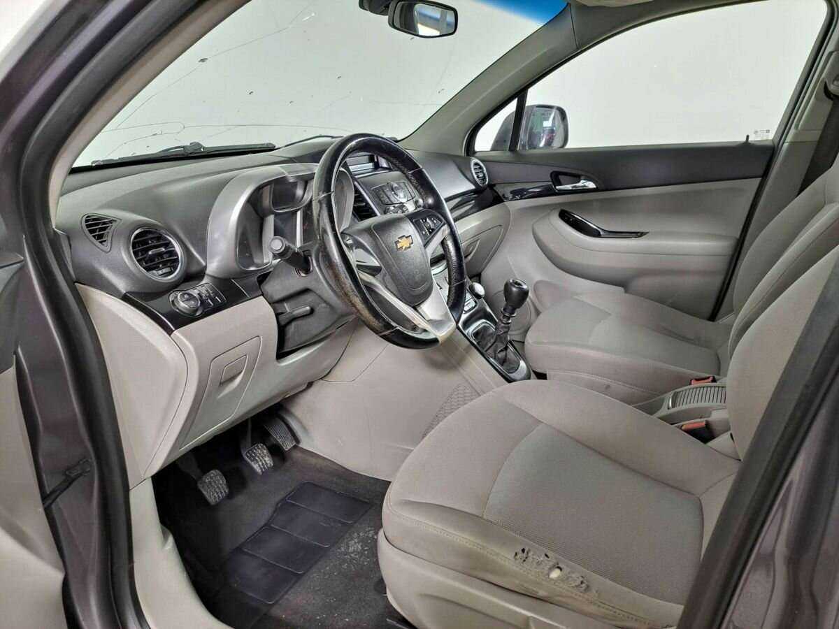 Chevrolet Orlando с пробегом — 2013 год. Фото: #13