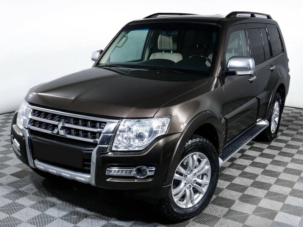 Mitsubishi Pajero с пробегом — 2017 год. Фото: #12