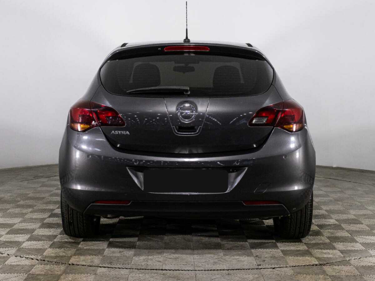 Opel Astra с пробегом — 2012 год. Фото: #5