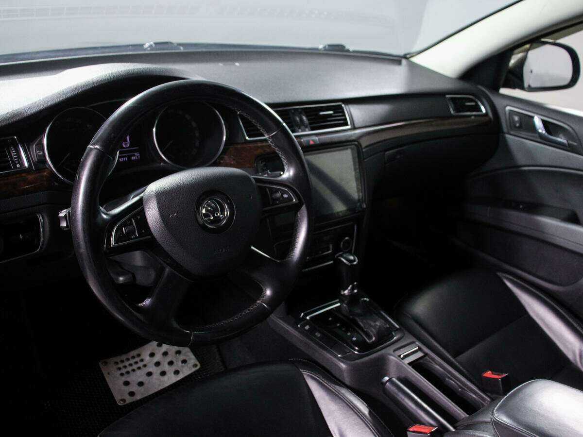 Skoda Superb с пробегом — 2014 год. Фото: #12
