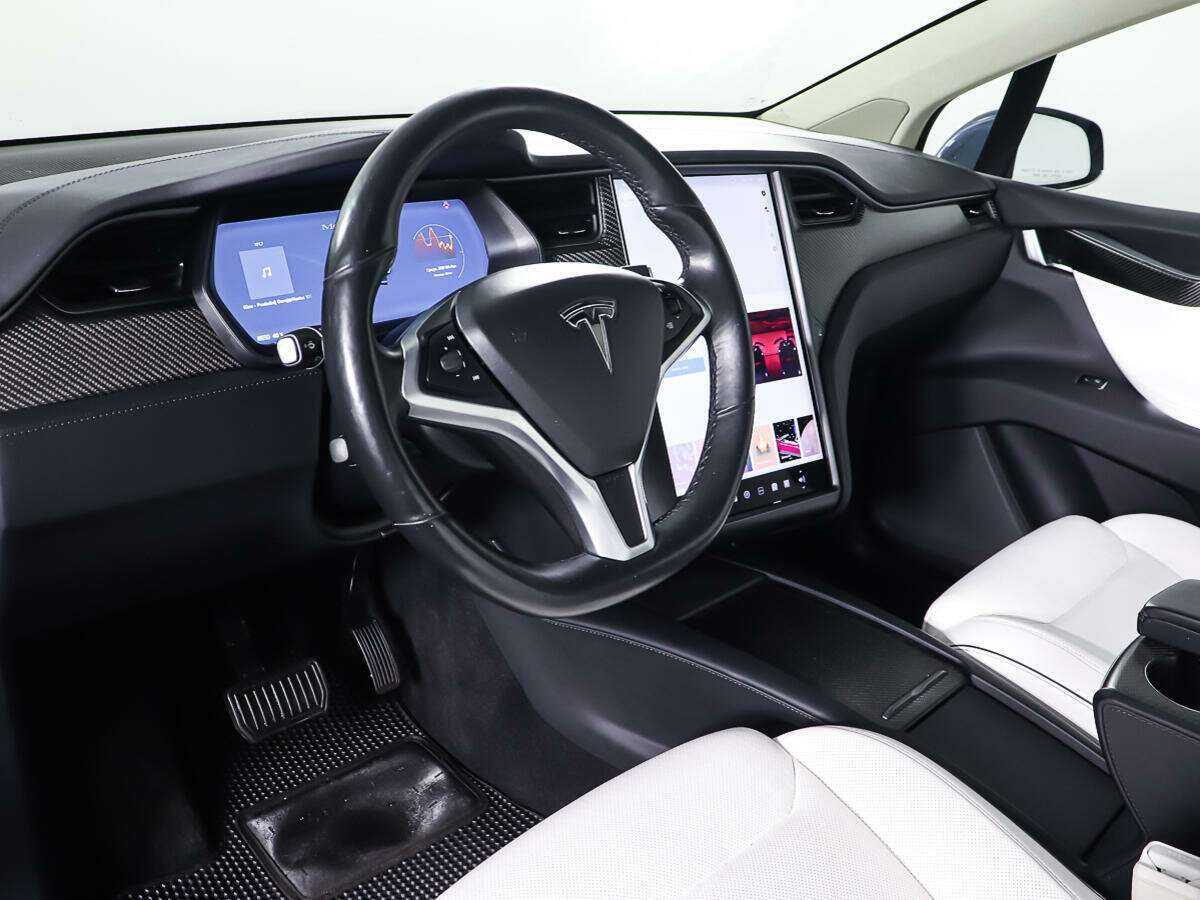 Tesla Model X с пробегом — 2018 год. Фото: #11