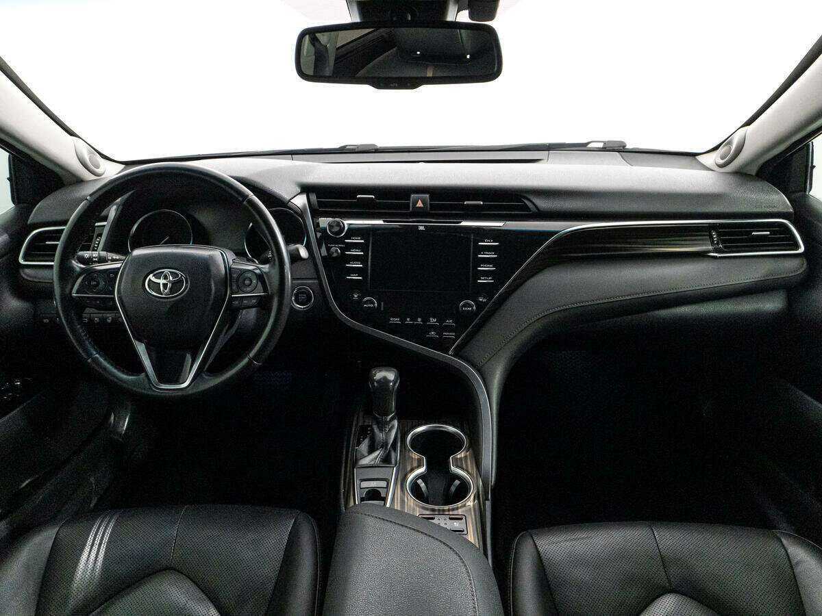Toyota Camry с пробегом — 2018 год. Фото: #12
