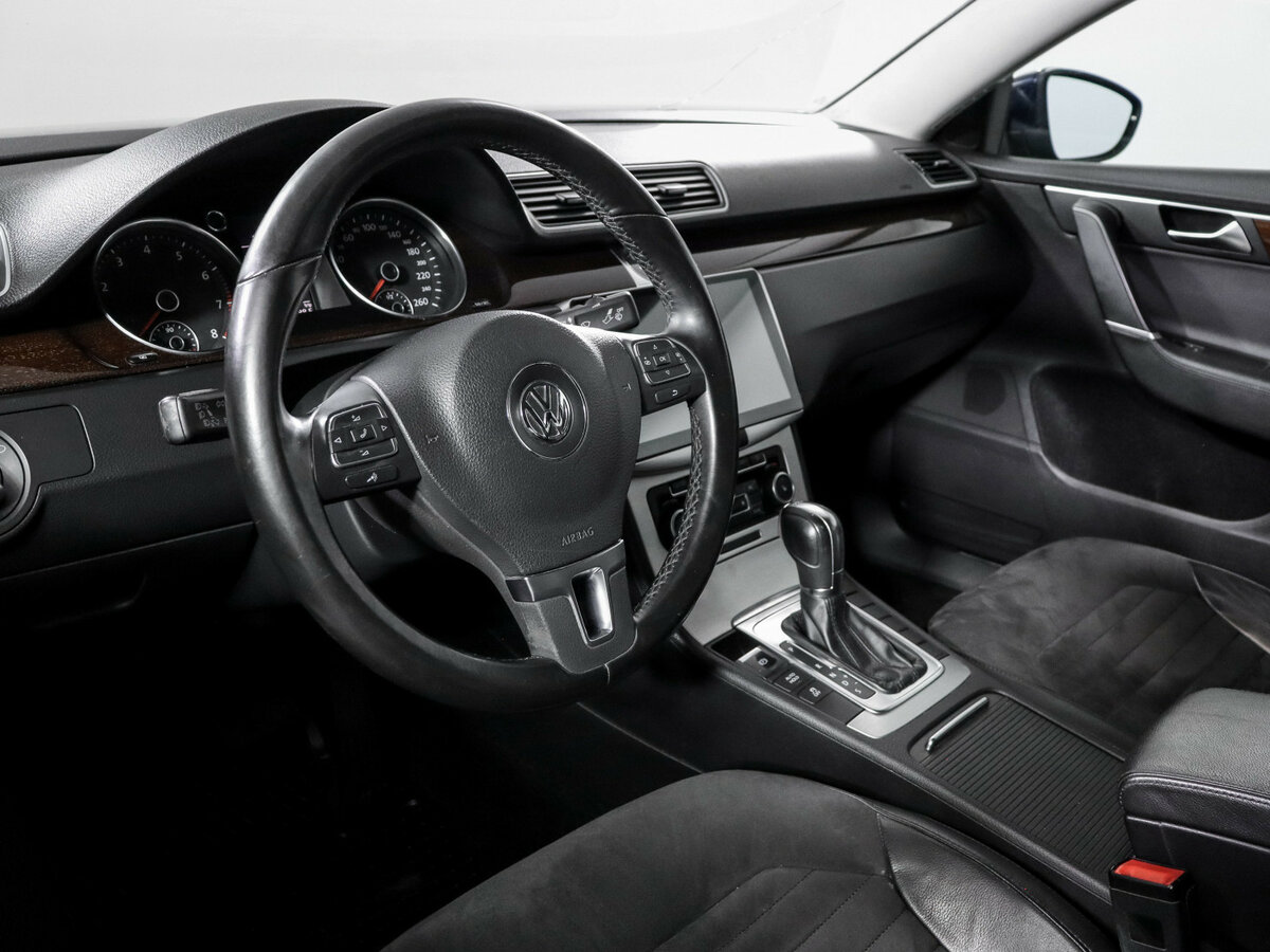 Volkswagen Passat с пробегом — 2011 год. Фото: #10