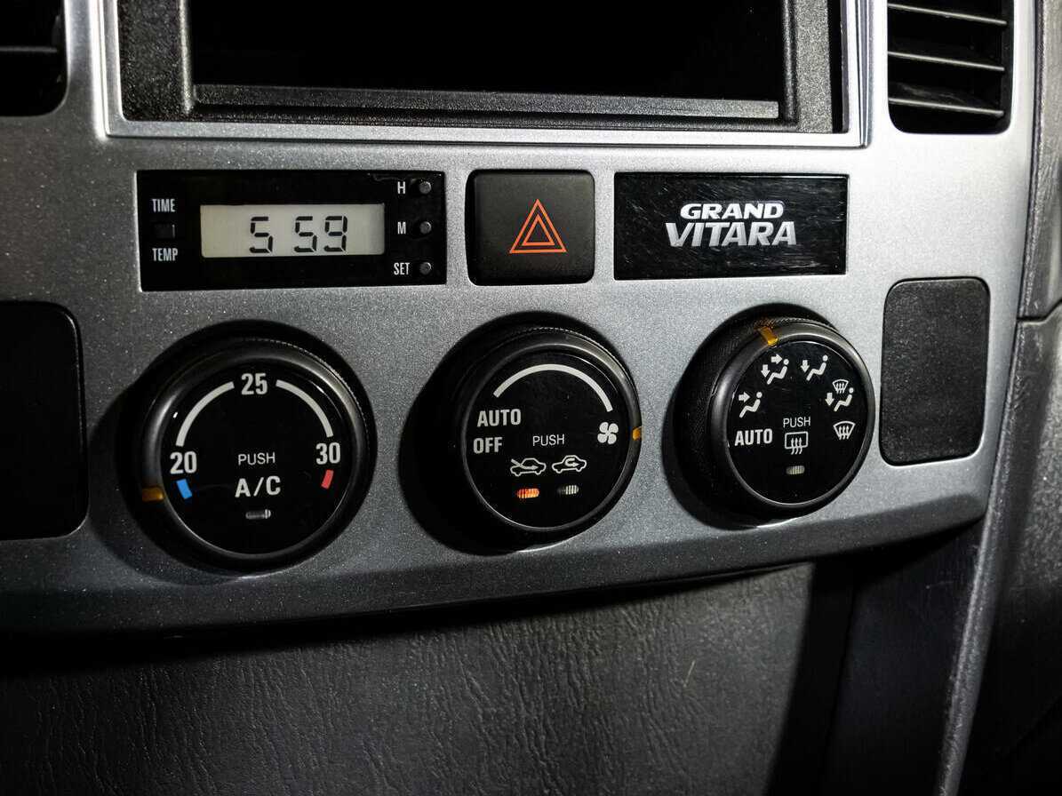Suzuki Grand Vitara с пробегом — 2005 год. Фото: #15
