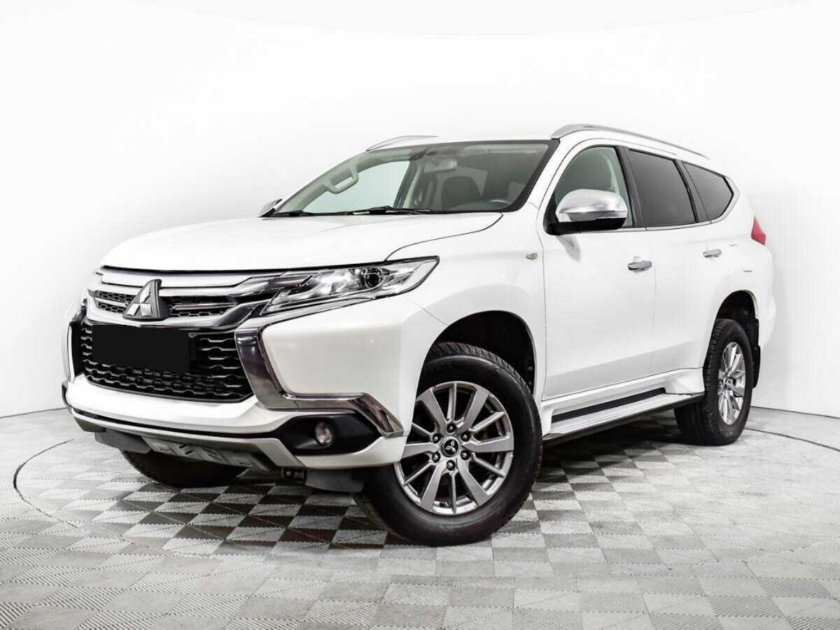 Mitsubishi Pajero Sport с пробегом — 2017 год. Фото: #0