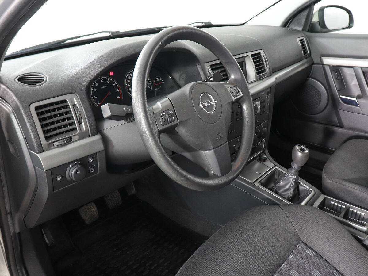 Opel Vectra с пробегом — 2008 год. Фото: #7