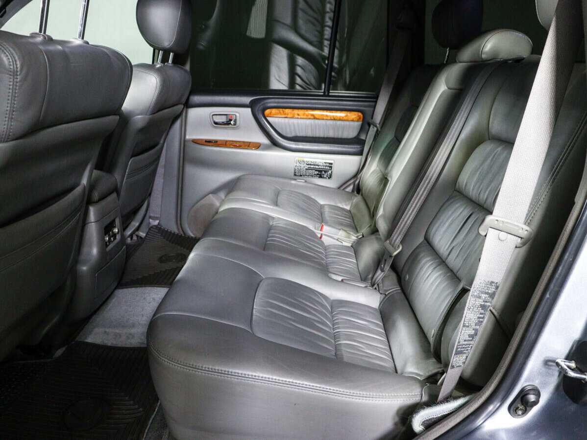 Lexus LX с пробегом — 2005 год. Фото: #9
