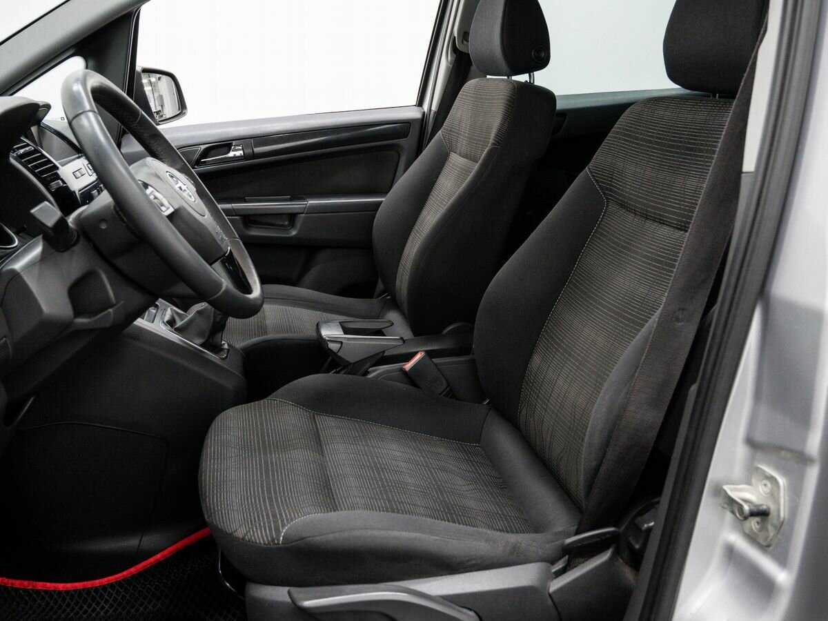 Opel Zafira с пробегом — 2011 год. Фото: #11