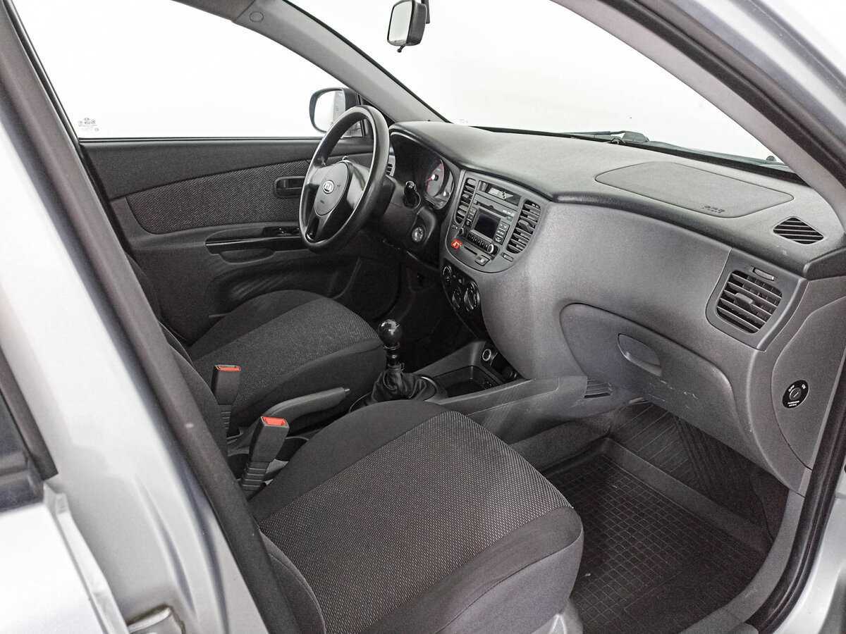 Kia Rio с пробегом — 2010 год. Фото: #8