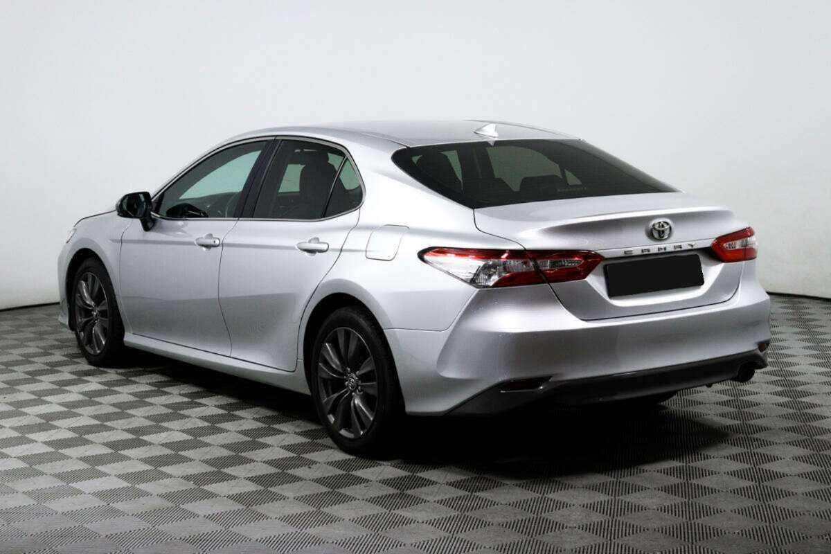 Toyota Camry с пробегом — 2018 год. Фото: #6