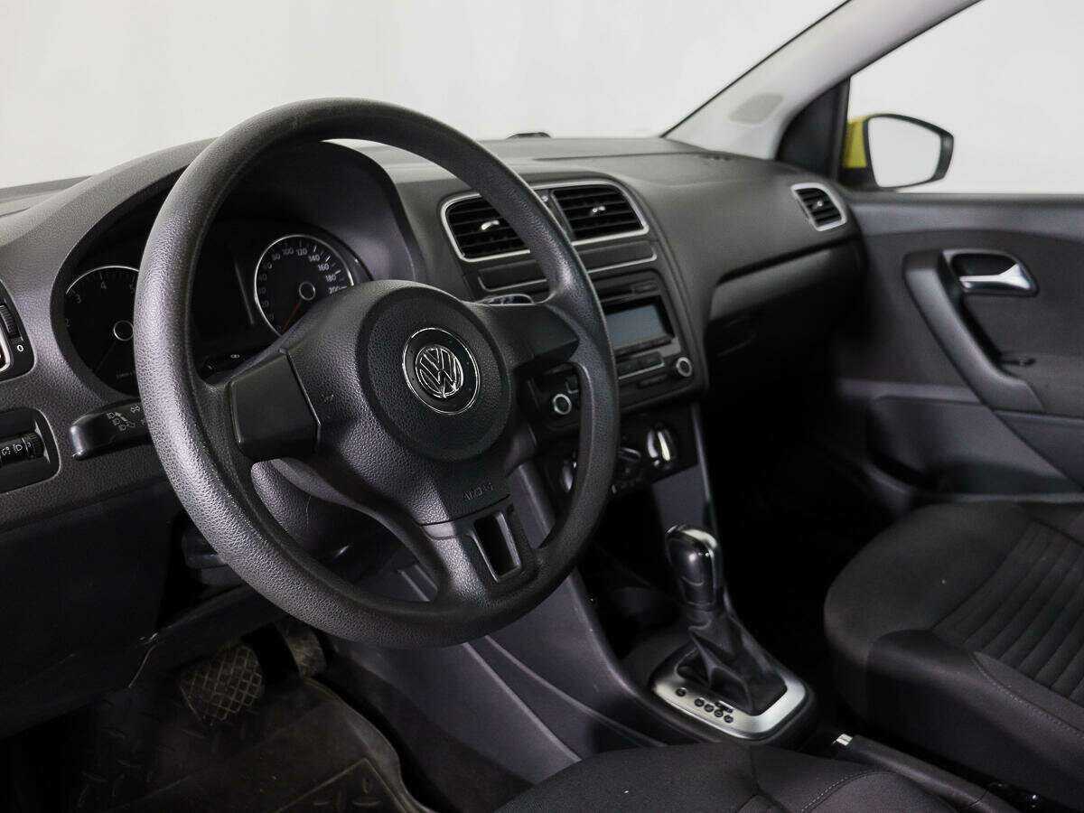 Volkswagen Polo с пробегом — 2011 год. Фото: #8