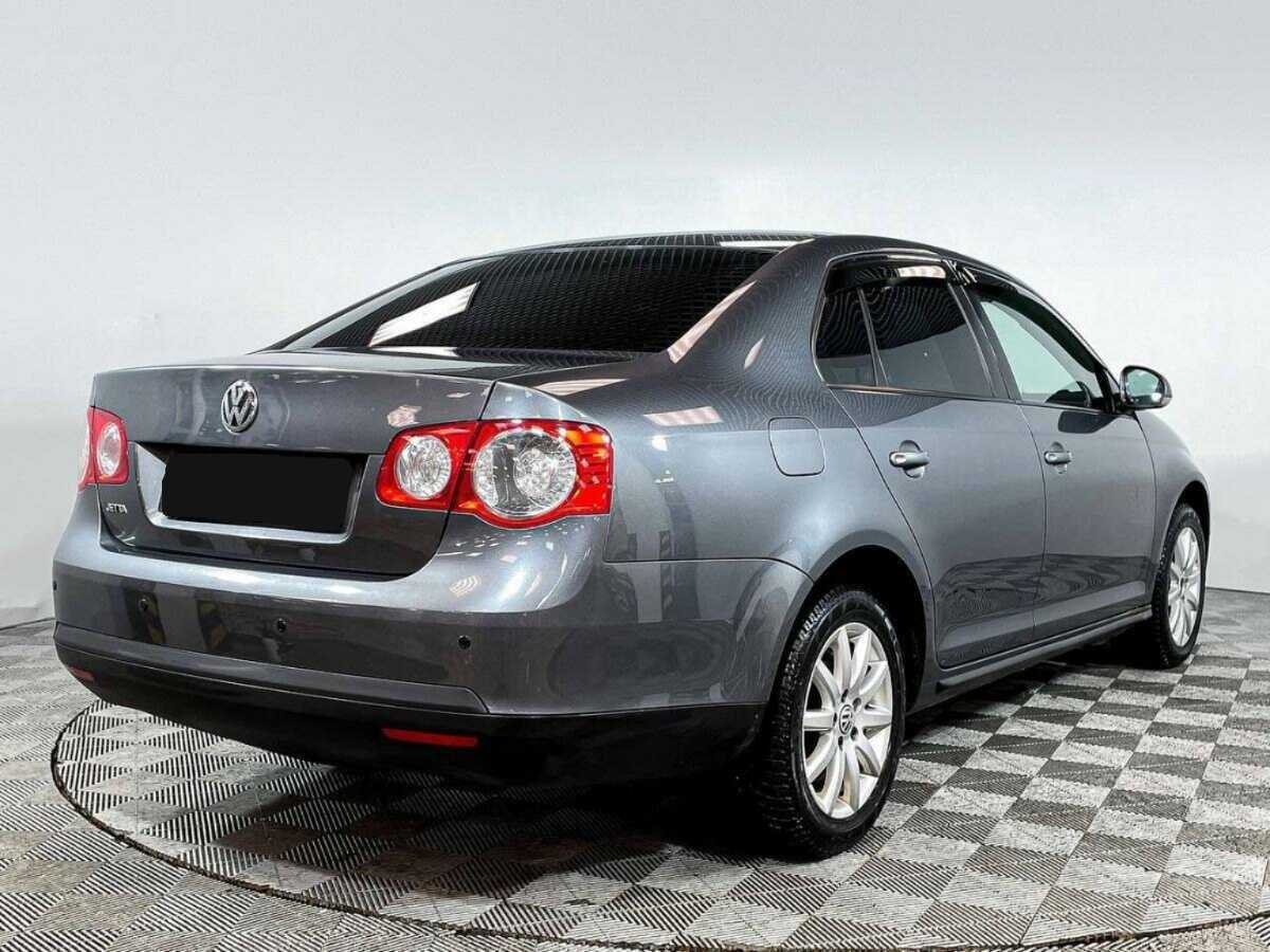 Volkswagen Jetta с пробегом — 2009 год. Фото: #4