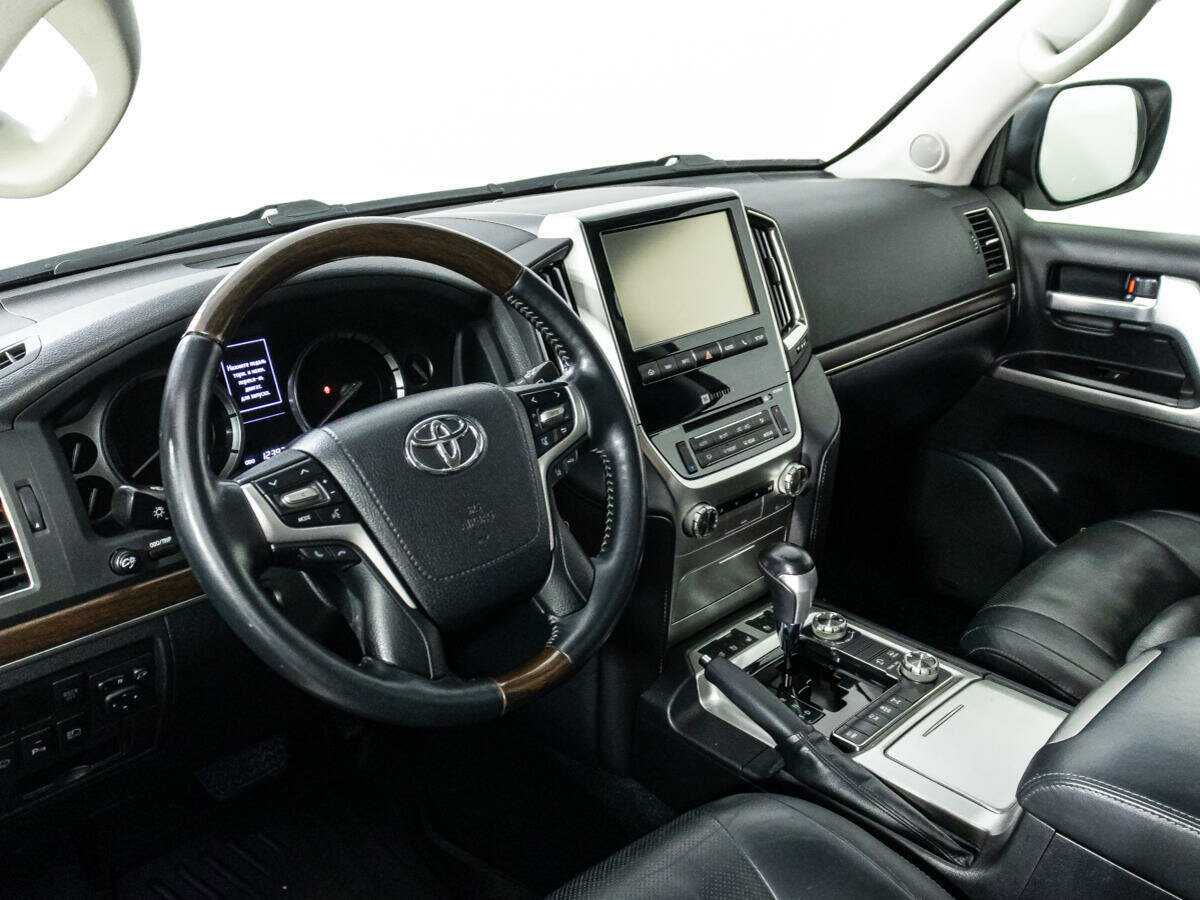 Toyota Land Cruiser с пробегом — 2015 год. Фото: #10