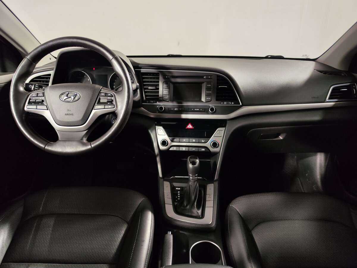 Hyundai Elantra с пробегом — 2016 год. Фото: #10