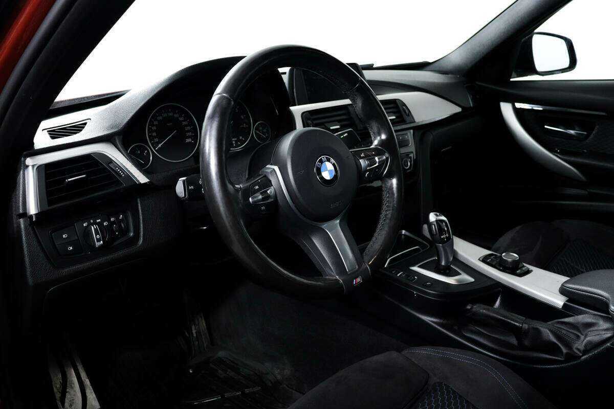 BMW 3 серии с пробегом — 2018 год. Фото: #12
