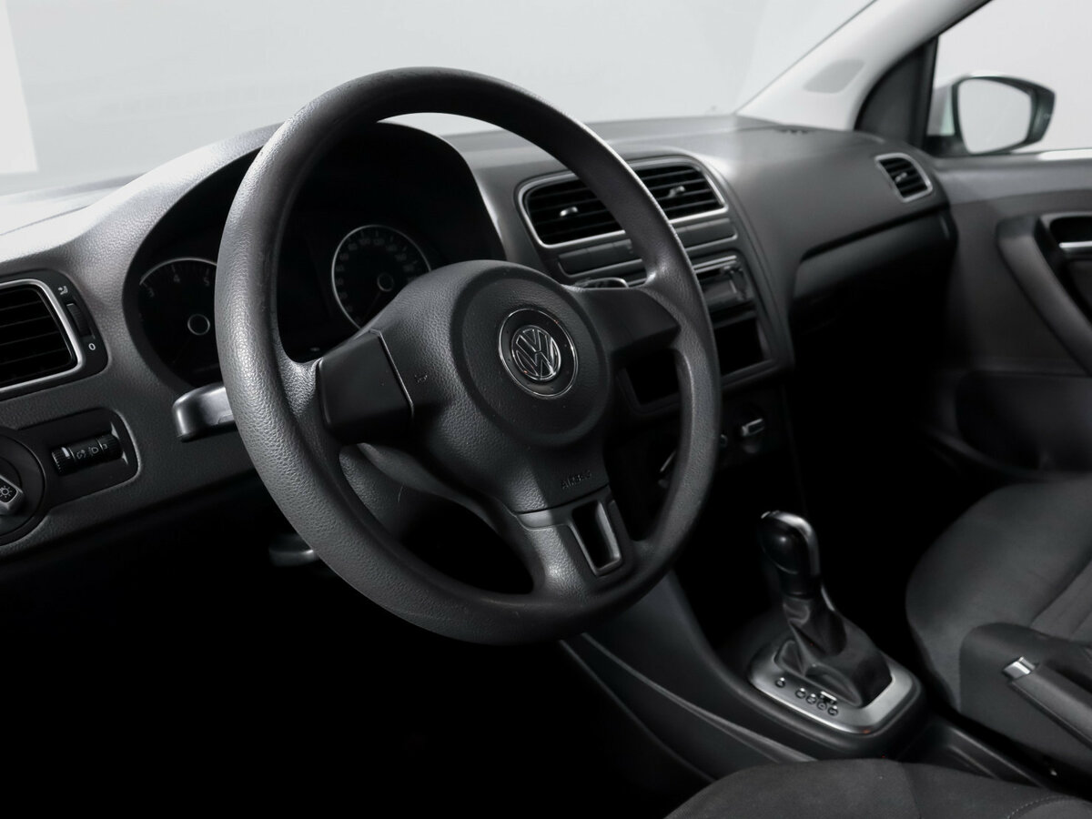 Volkswagen Polo с пробегом — 2011 год. Фото: #10