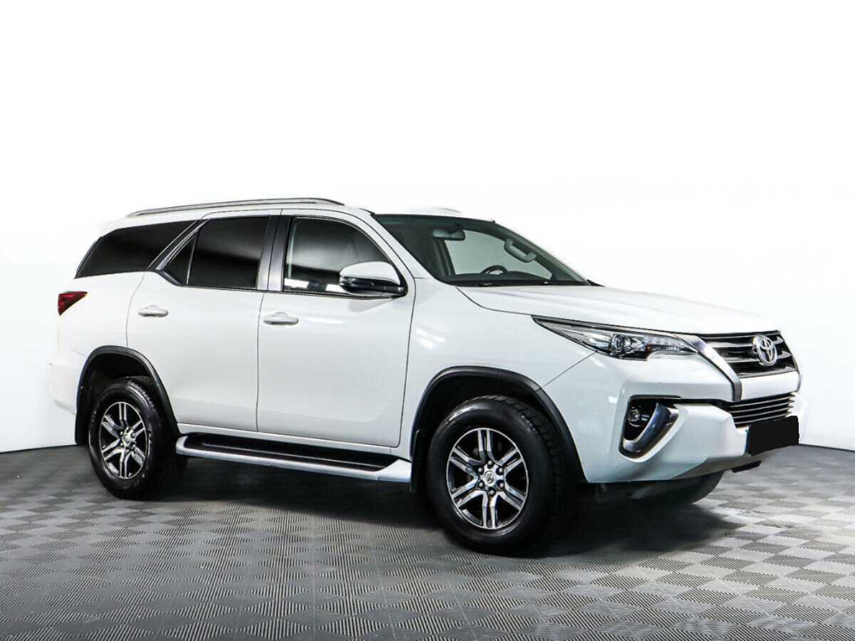 Toyota Fortuner с пробегом — 2017 год. Фото: #1
