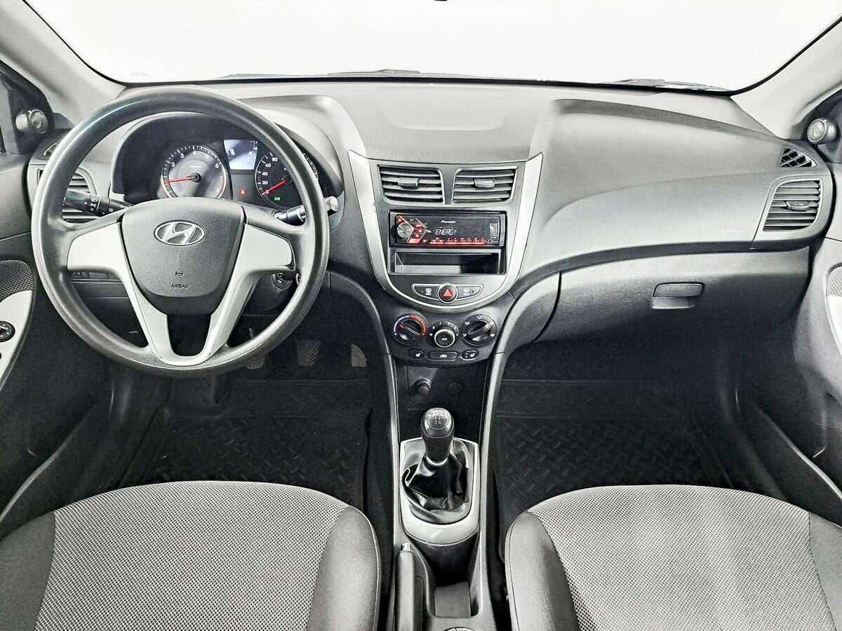 Hyundai Solaris с пробегом — 2011 год. Фото: #11