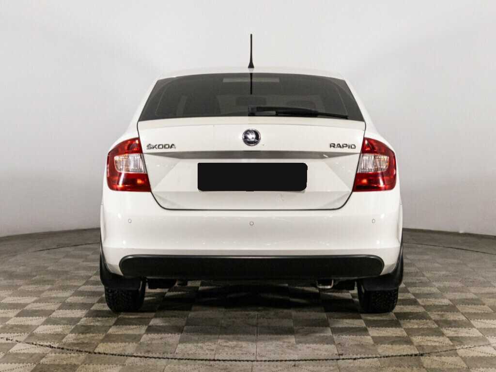 Skoda Rapid с пробегом — 2015 год. Фото: #5