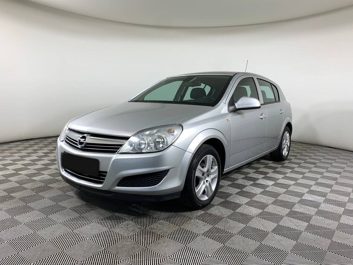 Opel Astra с пробегом — 2010 год. Фото: #0