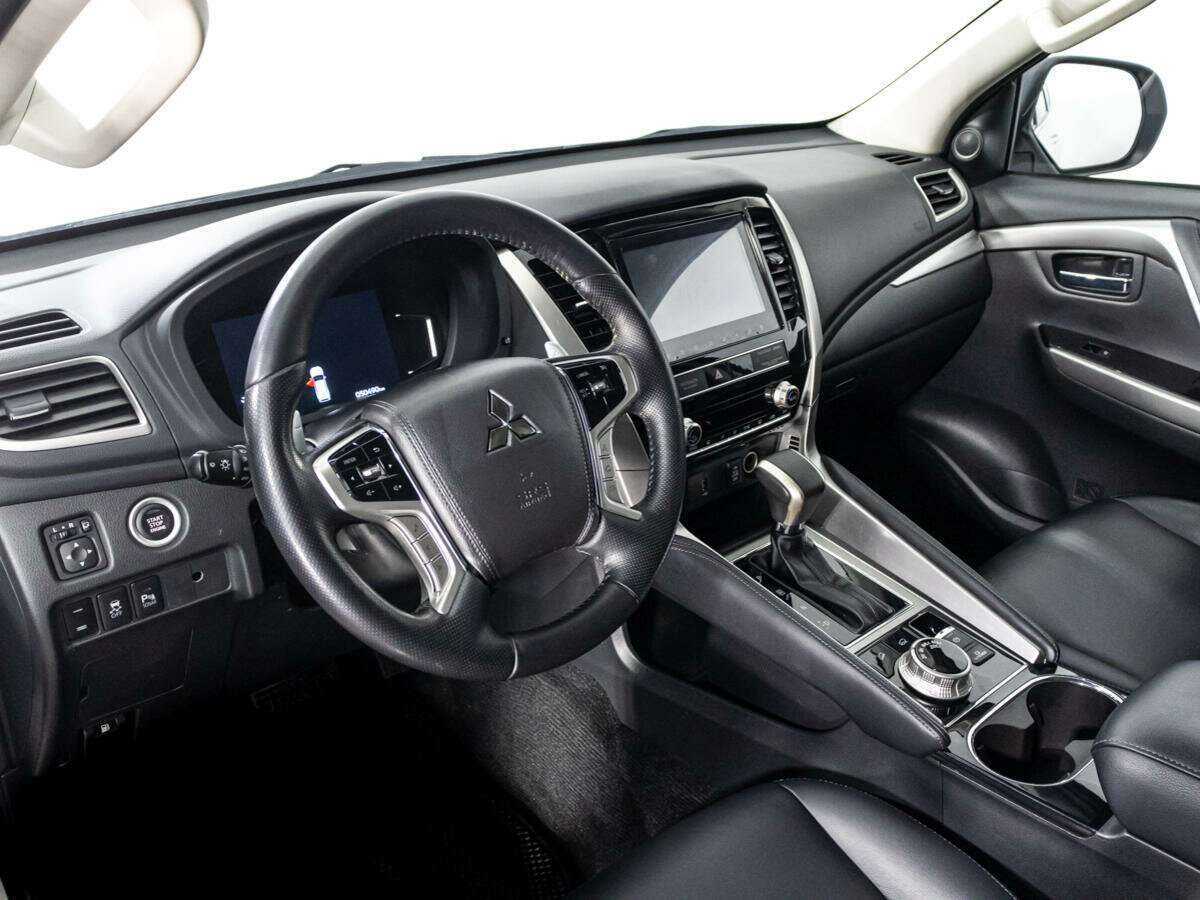 Mitsubishi Pajero Sport с пробегом — 2022 год. Фото: #10