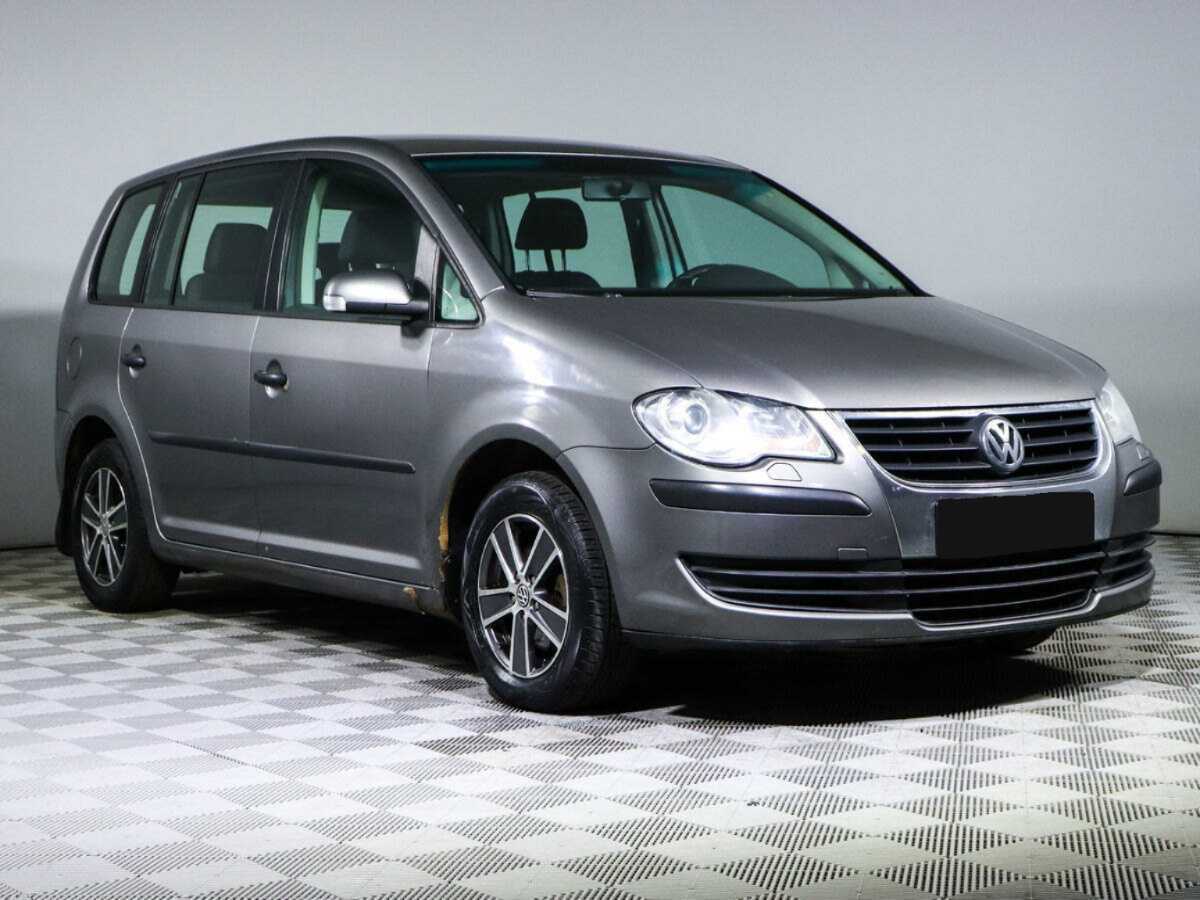 Volkswagen Touran с пробегом — 2008 год. Фото: #2