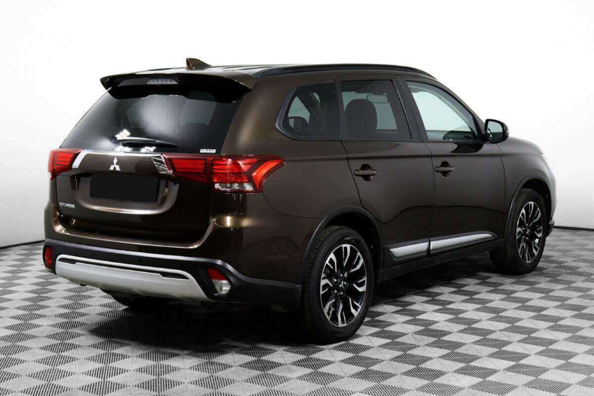 Mitsubishi Outlander с пробегом — 2022 год. Фото: #4