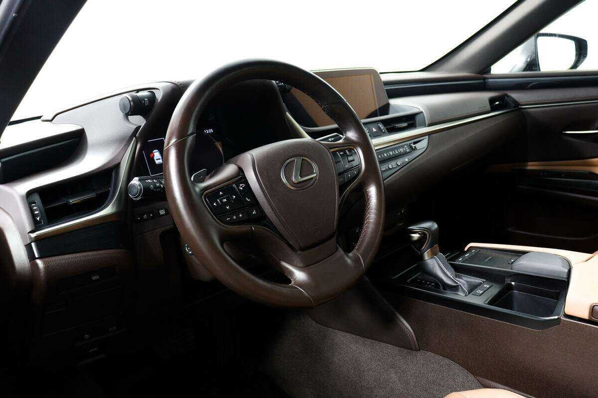 Lexus ES с пробегом — 2021 год. Фото: #12