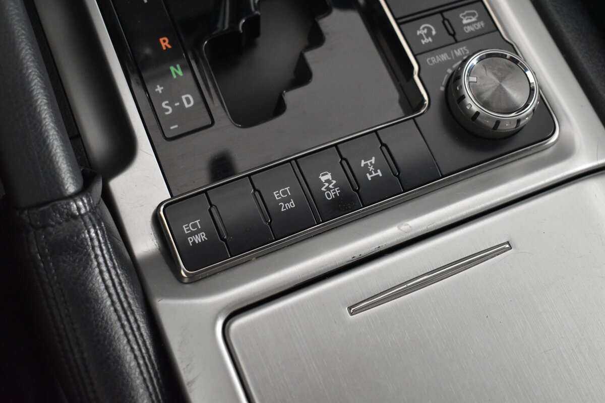 Toyota Land Cruiser с пробегом — 2016 год. Фото: #19