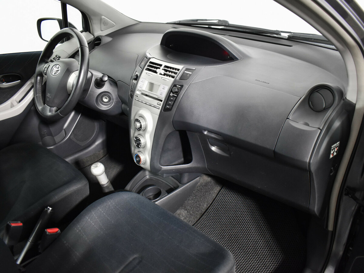 Toyota Yaris с пробегом — 2008 год. Фото: #11