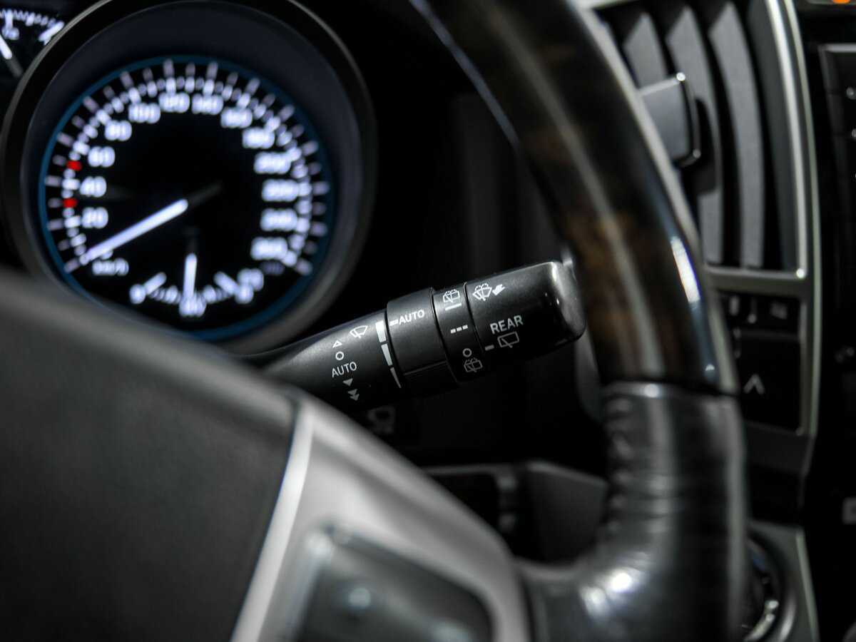 Toyota Land Cruiser с пробегом — 2015 год. Фото: #9