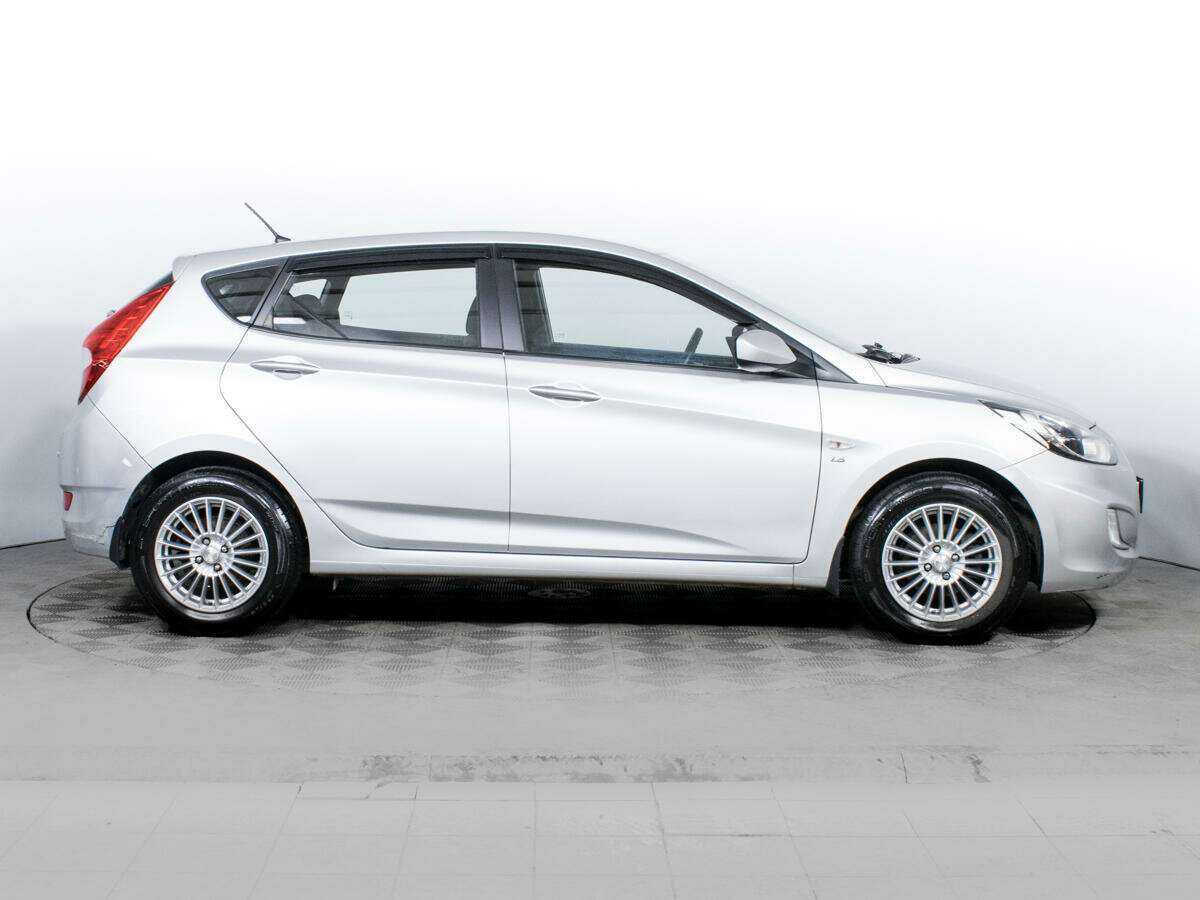 Hyundai Solaris с пробегом — 2012 год. Фото: #3
