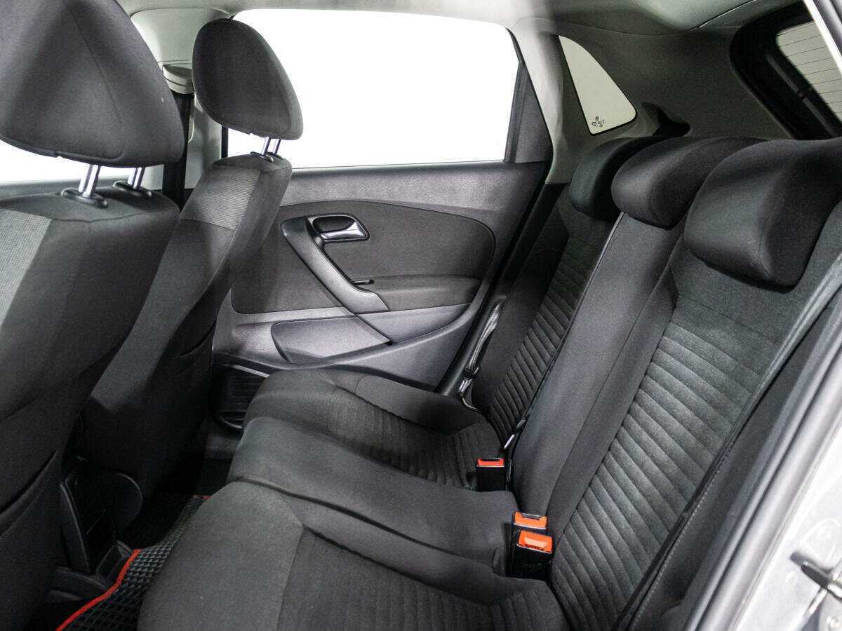 Volkswagen Polo с пробегом — 2010 год. Фото: #9