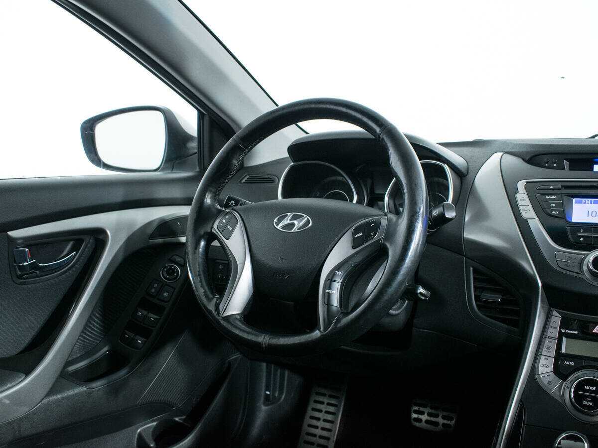 Hyundai Elantra с пробегом — 2013 год. Фото: #13
