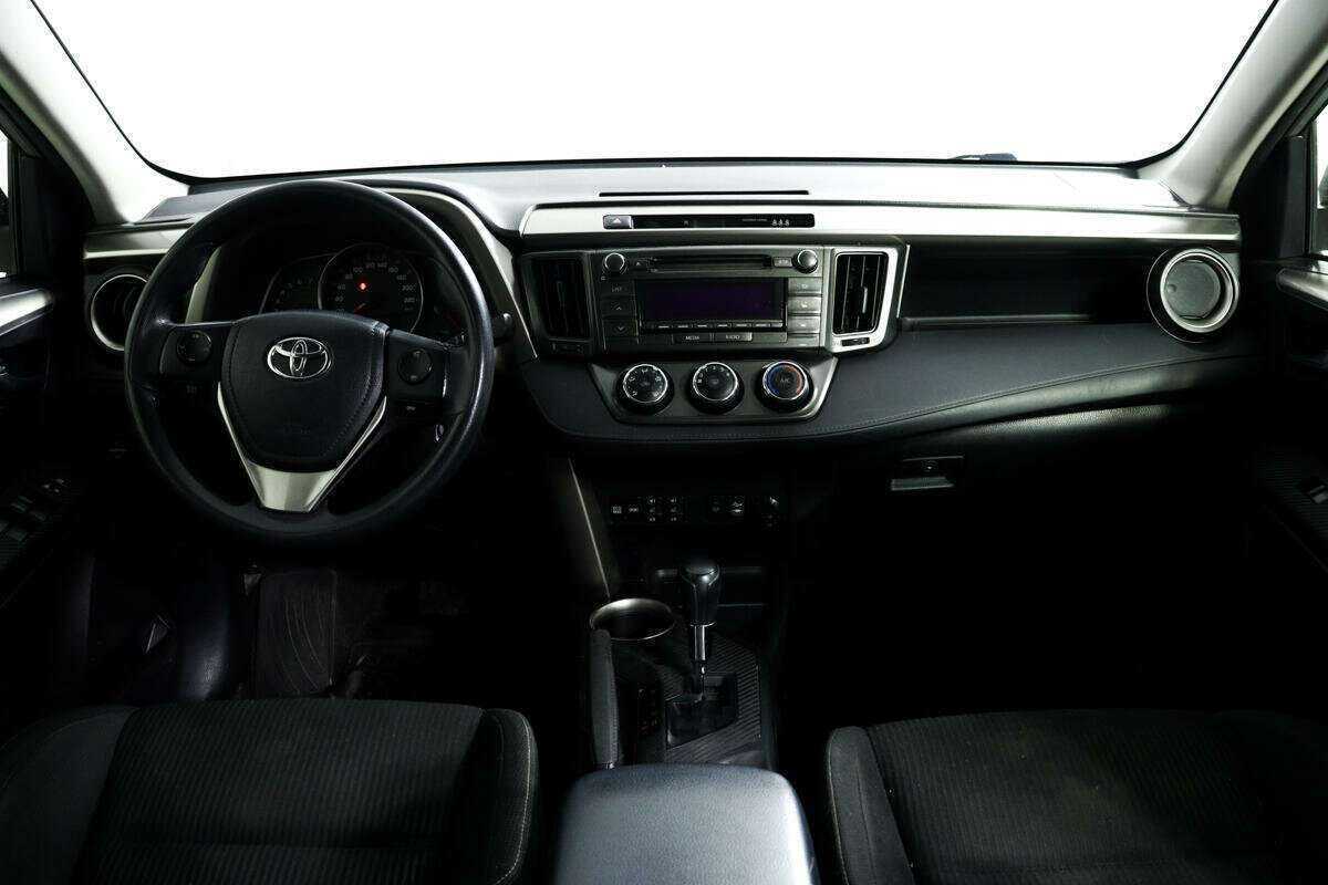 Toyota RAV4 с пробегом — 2015 год. Фото: #9