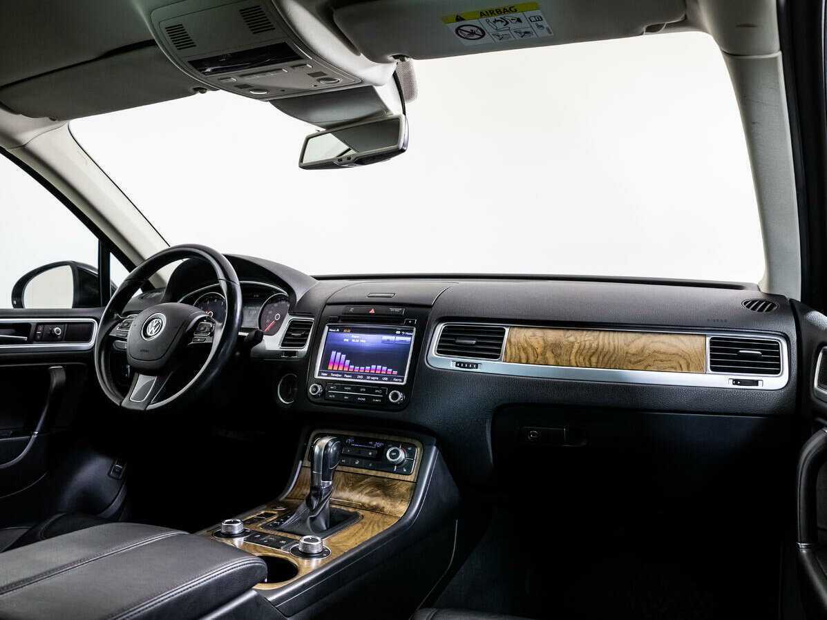 Volkswagen Touareg с пробегом — 2015 год. Фото: #6