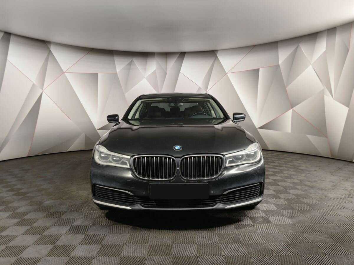 BMW 7 серии с пробегом — 2015 год. Фото: #6