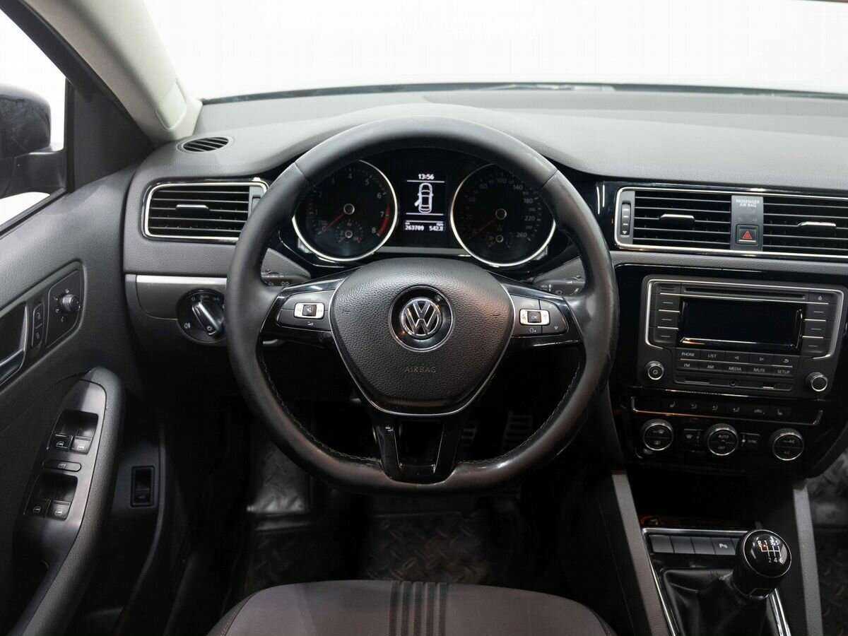 Volkswagen Jetta с пробегом — 2016 год. Фото: #12