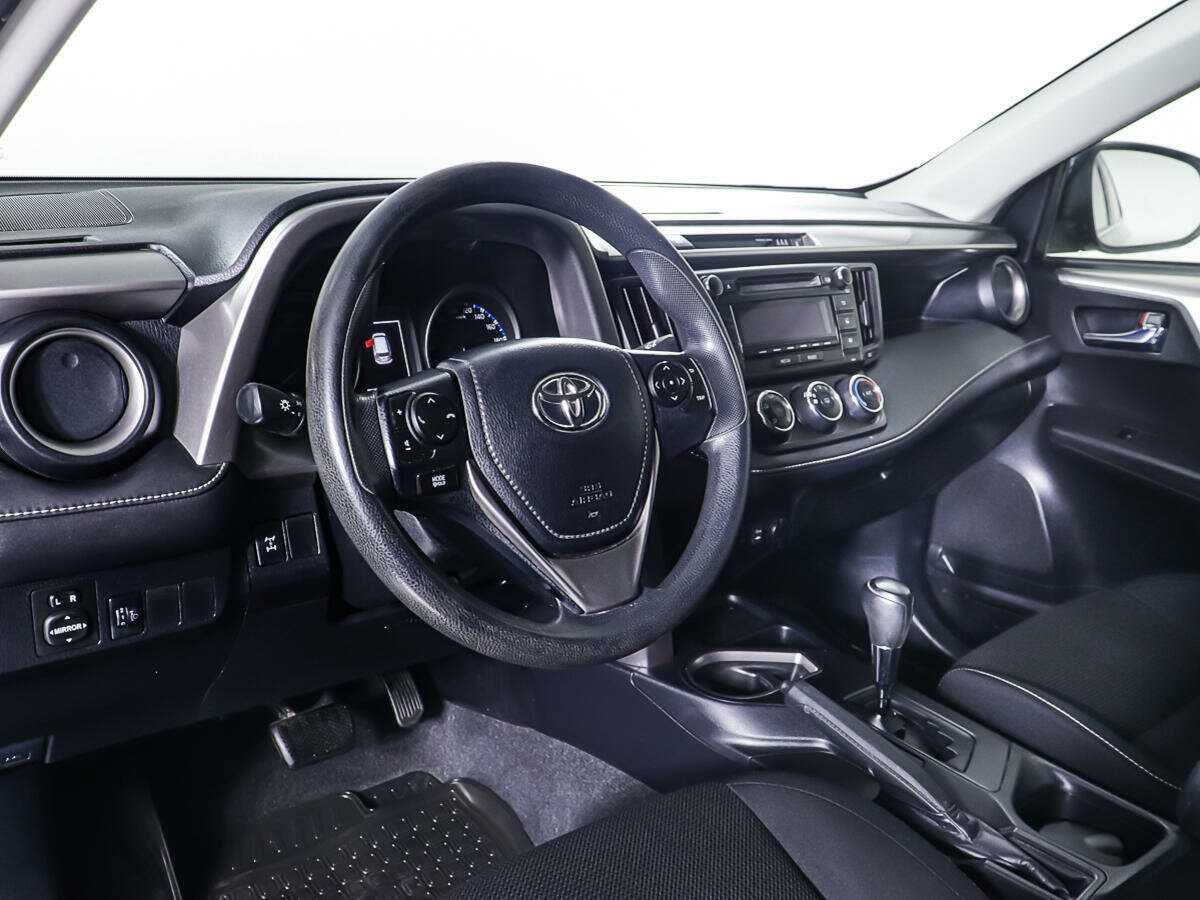 Toyota RAV4 с пробегом — 2016 год. Фото: #12