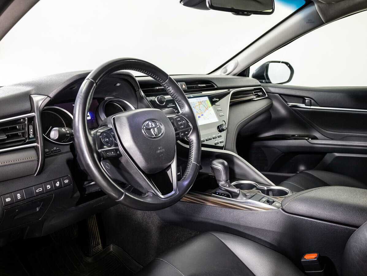 Toyota Camry с пробегом — 2018 год. Фото: #9