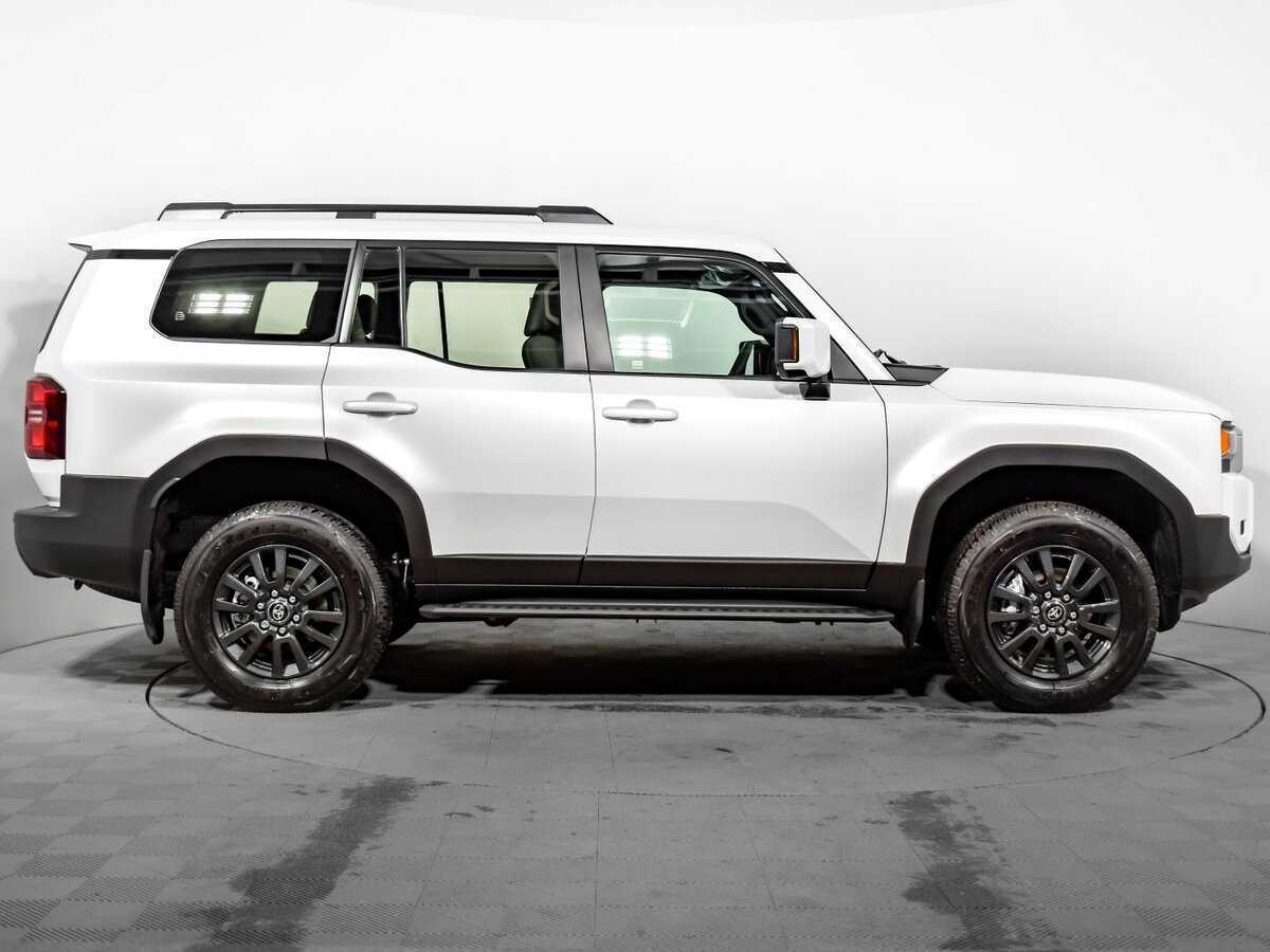 Toyota Land Cruiser Prado с пробегом — 2024 год. Фото: #3