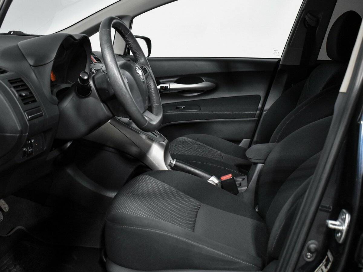 Toyota Auris с пробегом — 2012 год. Фото: #11