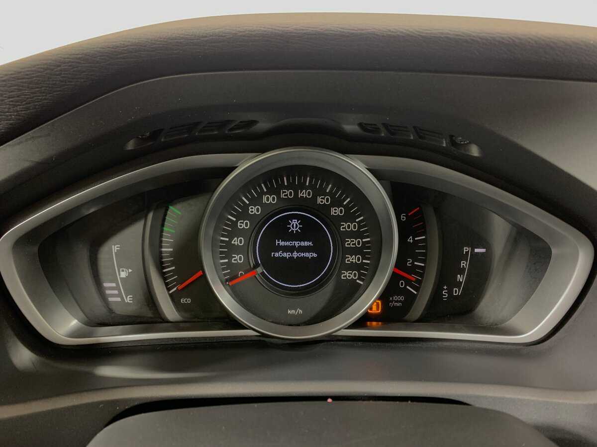 Volvo V40 с пробегом — 2015 год. Фото: #14