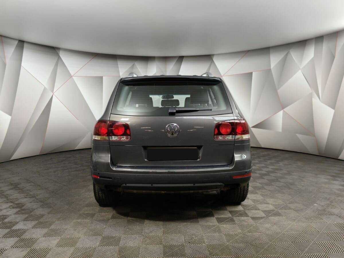Volkswagen Touareg с пробегом — 2010 год. Фото: #7