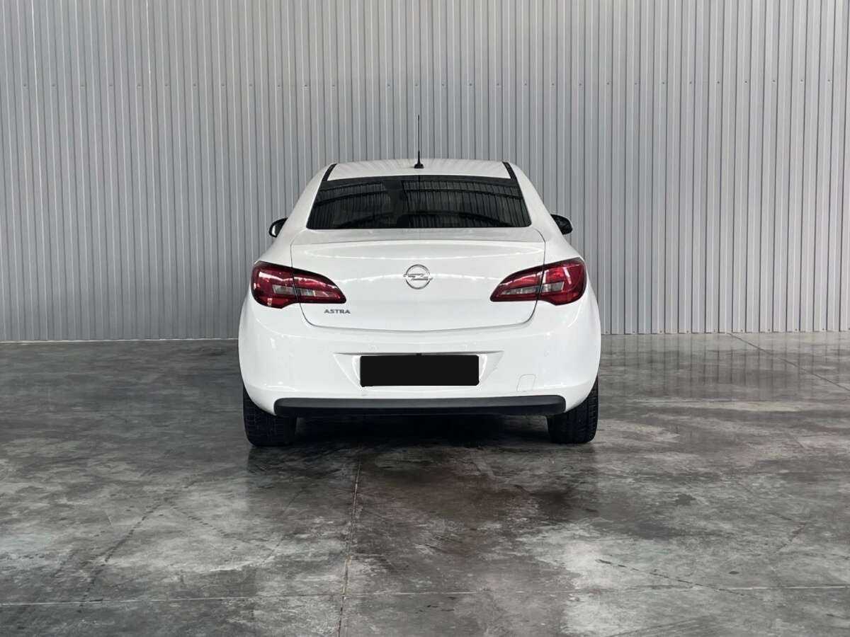 Opel Astra с пробегом — 2013 год. Фото: #5